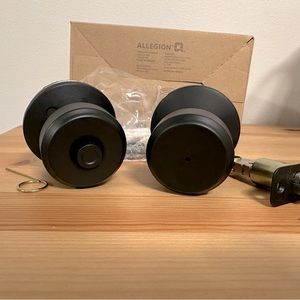 Schlage Bowery Bed/Bath knob kit in matte black